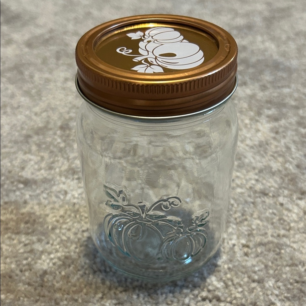 🎁NWOT Glass Pumpkin Jar with Pumpkin Design and Copper Lid (1)